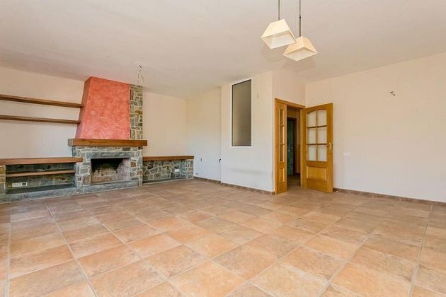 Foto 1 de Casa en venda a Sant Climent de Llobregat de 4 habitacions amb jardí i balcó
