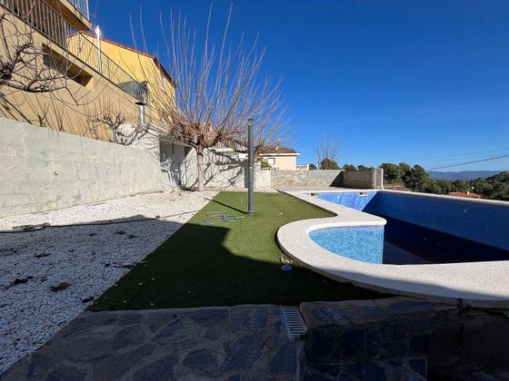 Foto 2 de Venta de chalet en Mediona de 4 habitaciones con terraza y piscina