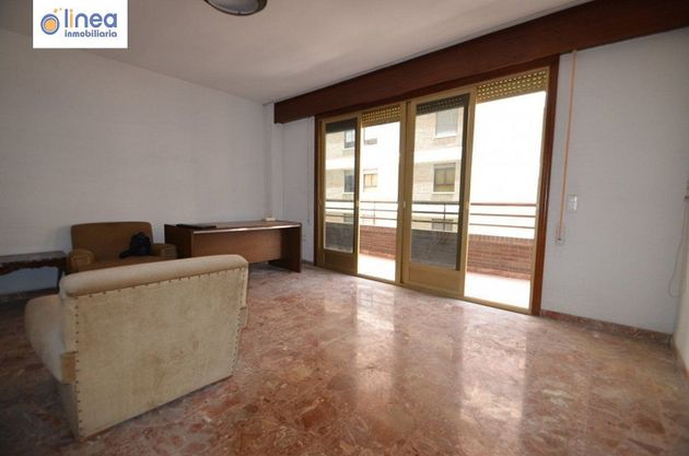 Foto 2 de Pis en venda a Centro - Almería de 4 habitacions amb terrassa i garatge