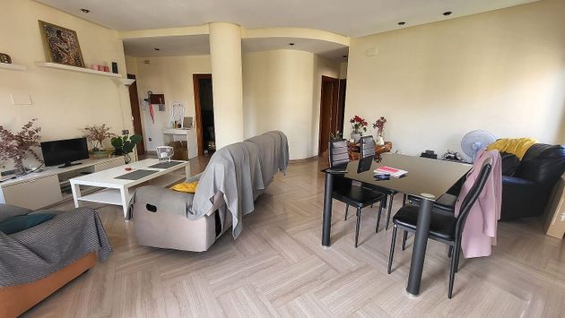 Foto 1 de Venta de piso en avenida De Perez Galdos de 2 habitaciones con balcón y aire acondicionado