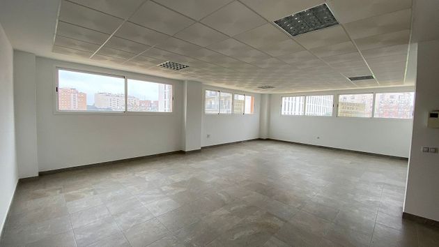 Foto 2 de Alquiler de oficina en avenida Emilio Lemos de 73 m²
