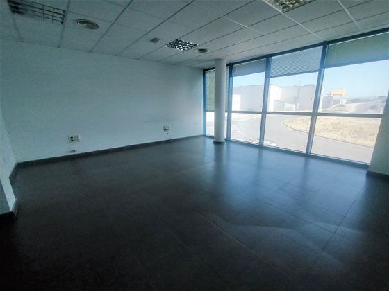 Foto 1 de Venta de oficina en El Romeral con aire acondicionado y ascensor