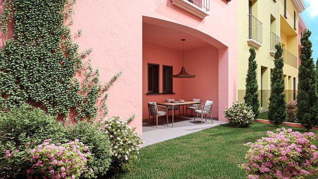 Foto 1 de Casa nueva en venta en calle Garriguella de 4 habitaciones con jardín