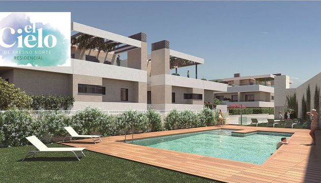 Foto 1 de Casa nova en venda a calle Pico de la Miel de 4 habitacions amb piscina i jardí
