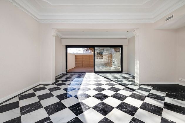 Foto 1 de Casa nova en venda a calle Quevedo de 4 habitacions amb piscina