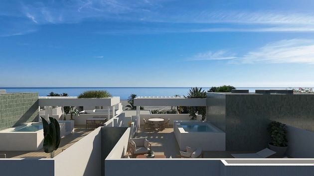 Foto 1 de Pis nou en venda a calle Las Marinas de 3 habitacions amb piscina i jardí
