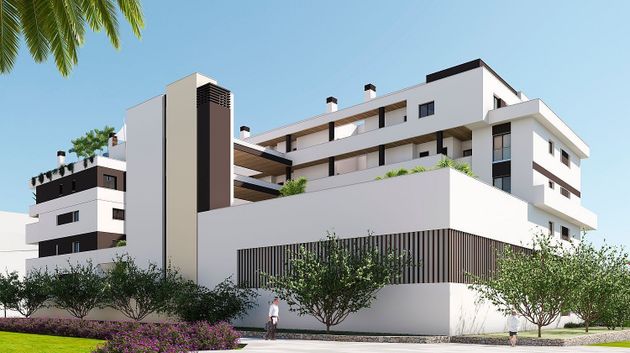 Foto 2 de Piso nuevo en venta en urbanización Azucarera Nscarmen de 3 habitaciones con piscina y jardín