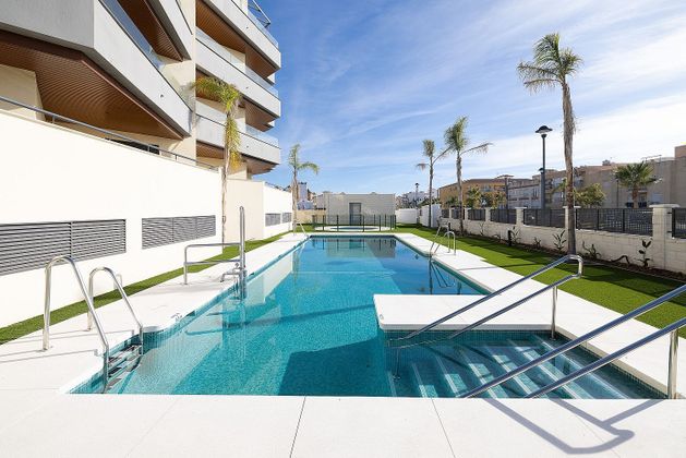 Foto 1 de Pis nou en venda a calle Almería de 2 habitacions amb piscina i ascensor