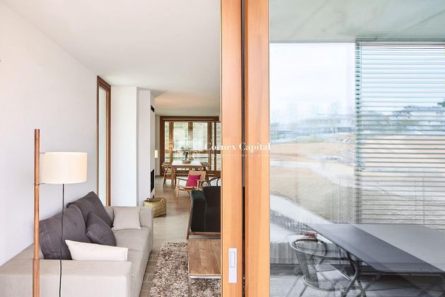 Foto 2 de Venta de piso nuevo en calle Josep Tarradellas de 4 habitaciones con piscina y ascensor
