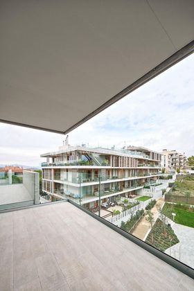 Foto 1 de Pis nou en venda a calle Josep Tarradellas de 4 habitacions amb piscina i ascensor