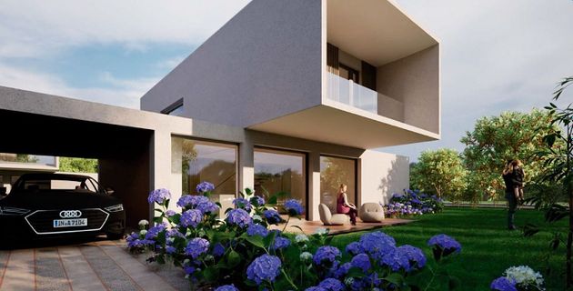 Foto 1 de Casa nova en venda a calle Los Fresnos de 4 habitacions amb jardí