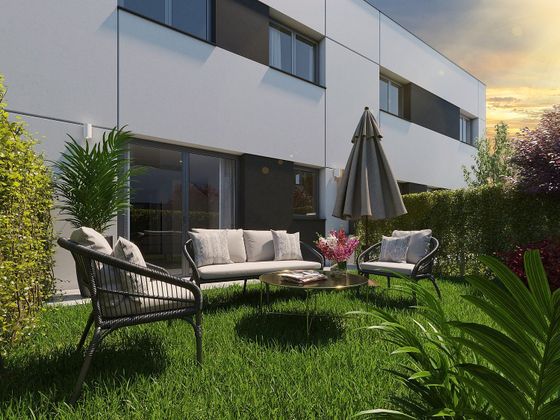 Foto 2 de Casa nova en venda a calle Albacastro de 3 habitacions amb jardí