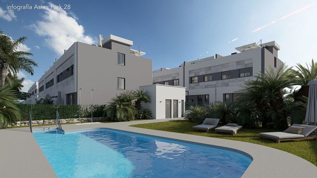 Foto 1 de Casa nova en venda a calle Siria de 4 habitacions amb piscina i jardí