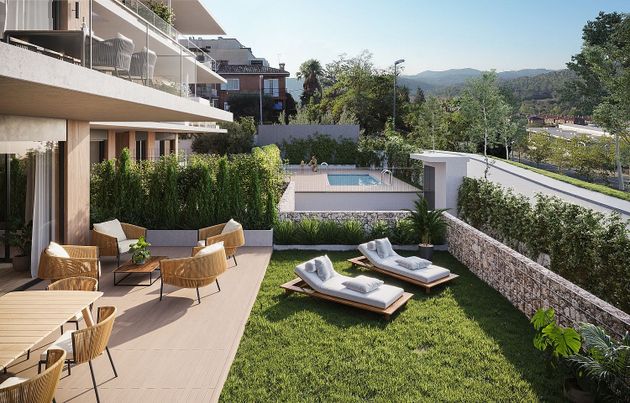 Foto 1 de Venta de piso nuevo en calle Sant Magí de 3 habitaciones con piscina y jardín