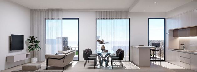 Foto 2 de Venta de piso nuevo en calle Granada de 3 habitaciones con piscina y aire acondicionado