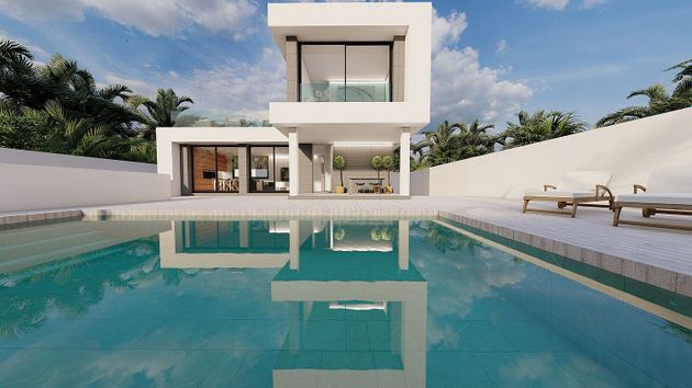Foto 1 de Casa nova en venda a calle Velazquez de 3 habitacions amb piscina i jardí