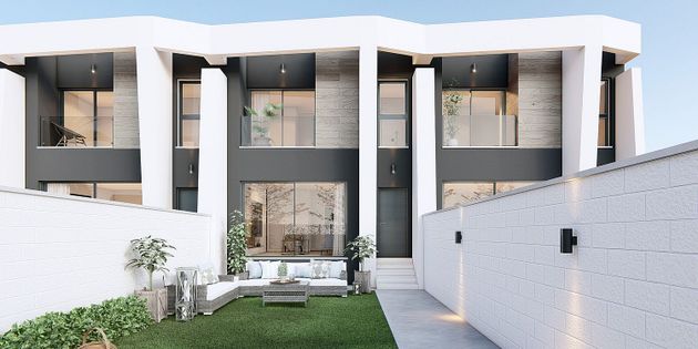 Foto 2 de Casa nova en venda a calle Orihuela de 3 habitacions amb jardí
