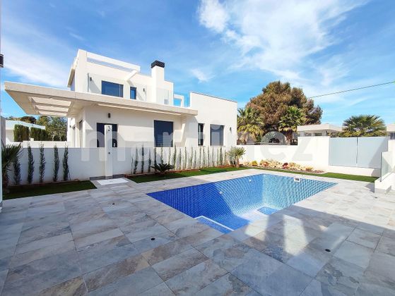 Foto 2 de Casa nova en venda a calle Santa María de 4 habitacions amb piscina i jardí