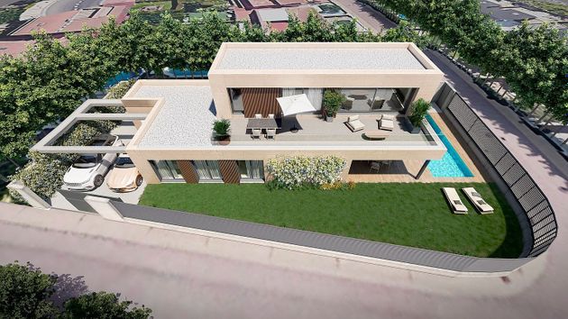 Foto 2 de Casa nova en venda a calle De la Ilustración de 4 habitacions amb piscina i jardí