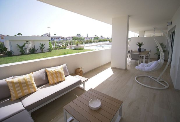 Foto 1 de Venta de piso nuevo en calle De Alicante de 2 habitaciones con piscina y aire acondicionado