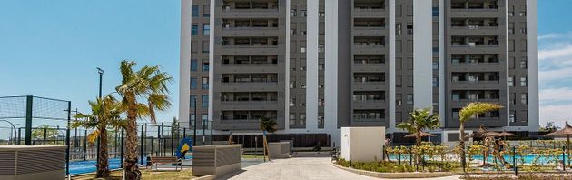 Foto 2 de Piso nuevo en alquiler en calle Fausti Valentí i Torrejón de 2 habitaciones con aire acondicionado y ascensor