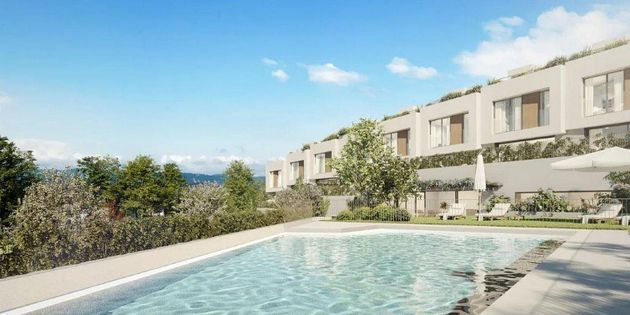 Foto 1 de Casa nova en venda a calle Do Lío de 3 habitacions amb piscina i jardí