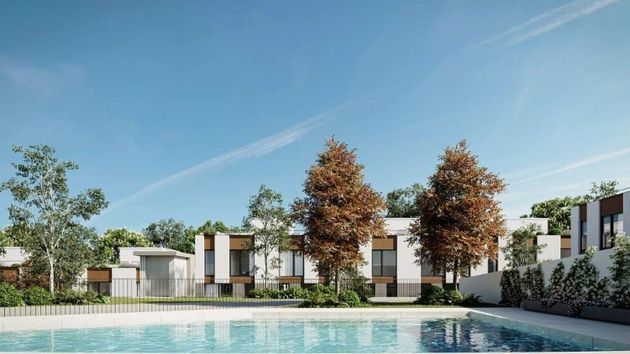Foto 1 de Casa nova en venda a calle Do Lio de 3 habitacions amb piscina i jardí
