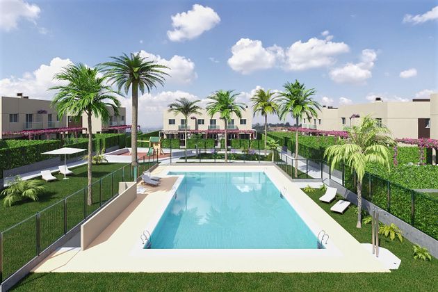 Foto 1 de Casa nova en venda a calle Laurel de 4 habitacions amb piscina i jardí