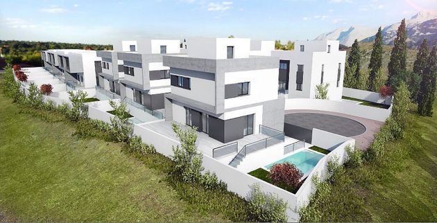 Foto 1 de Venta de casa nueva en calle Bailénmotril de 4 habitaciones con piscina y jardín