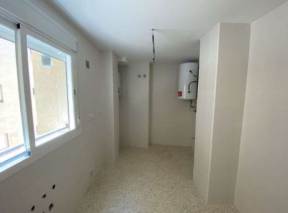 Foto 1 de Venta de piso nuevo en calle Miguel Arruda de 4 habitaciones con ascensor