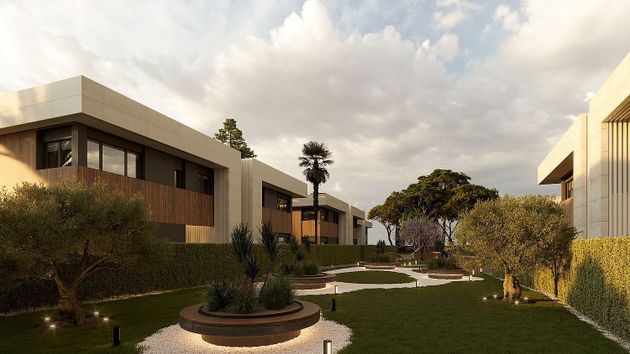 Foto 1 de Casa nueva en venta en calle Isla de Creta de 6 habitaciones con piscina y jardín