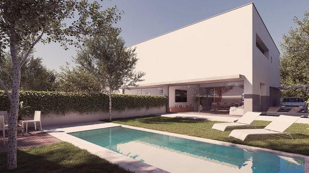 Foto 1 de Casa nova en venda a calle Benítez de 4 habitacions amb piscina i jardí