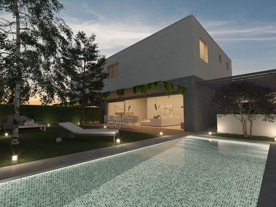 Foto 1 de Casa nova en venda a calle Nalon de 4 habitacions amb piscina i jardí