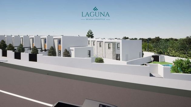 Foto 1 de Casa nova en venda a calle De Las Lagunas de 3 habitacions amb piscina i jardí