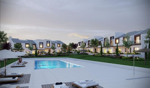 Foto 1 de Casa nova en venda a calle Del Delta del Ebro de 6 habitacions amb piscina i jardí