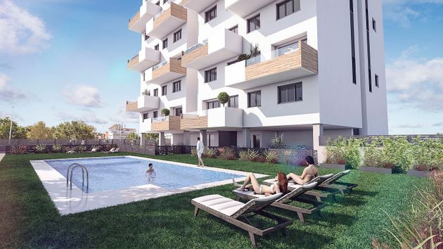 Foto 1 de Venta de piso nuevo en calle Serra de Penaguila de 3 habitaciones con piscina y ascensor