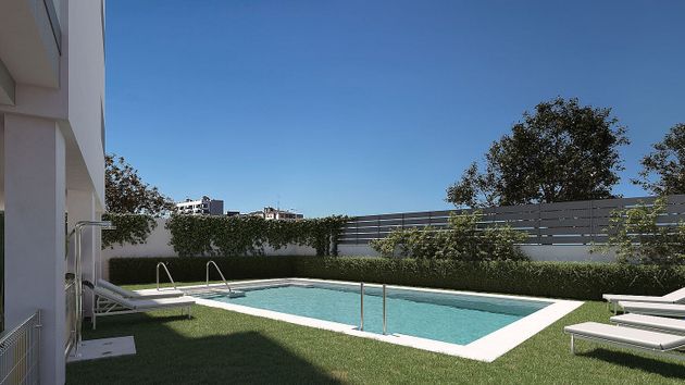 Foto 1 de Piso nuevo en venta en calle Escultor Antono Cano Correa de 2 habitaciones con piscina y aire acondicionado
