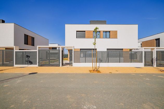 Foto 2 de Casa nova en venda a calle De la Pintura & Arquitectura Urbanización Virgen del Águila de 3 habitacions i 146 m²