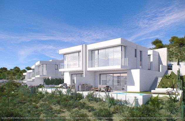 Foto 1 de Casa nova en venda a calle Castillo de Lagos Costa de 4 habitacions amb piscina i jardí