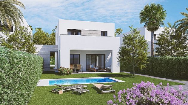 Foto 1 de Casa nova en venda a calle Guadalaviar de 4 habitacions amb jardí i aire acondicionat