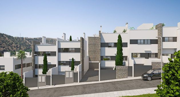 Foto 2 de Casa nova en venda a calle Sierra de Castril de 3 habitacions amb piscina i jardí