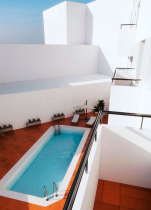 Foto 1 de Pis nou en venda a calle Vista Granada de 1 habitació amb piscina i ascensor