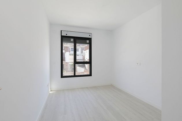 Foto 1 de Piso nuevo en venta en calle De Caicena de 4 habitaciones con piscina y aire acondicionado