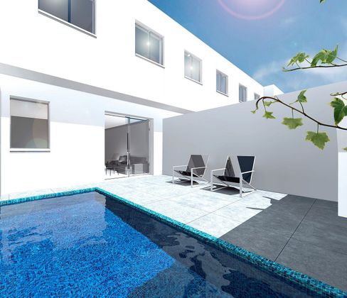 Foto 2 de Casa nova en venda a calle Cortes Valencianas de 3 habitacions amb jardí