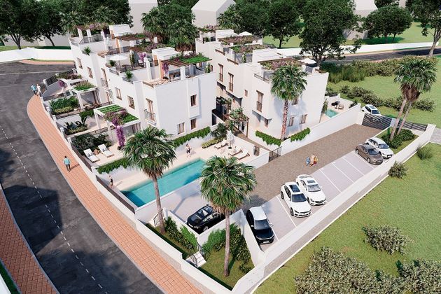 Foto 1 de Casa nova en venda a calle Pelotica de 3 habitacions amb piscina i jardí