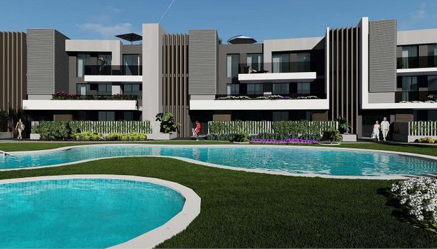 Foto 1 de Pis nou en venda a calle Aliso de 3 habitacions amb piscina i jardí