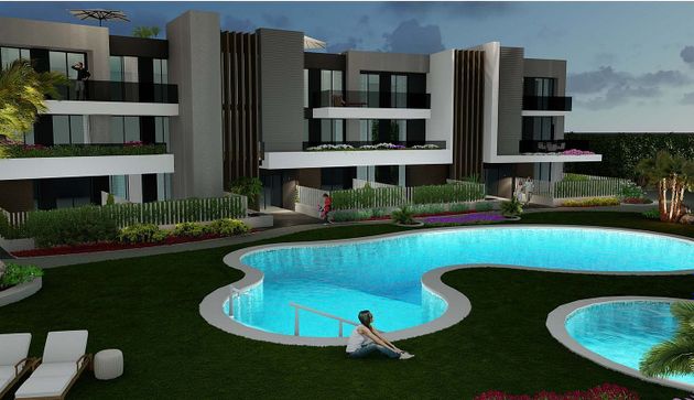 Foto 1 de Venta de piso nuevo en calle Aliso de 3 habitaciones con piscina y jardín