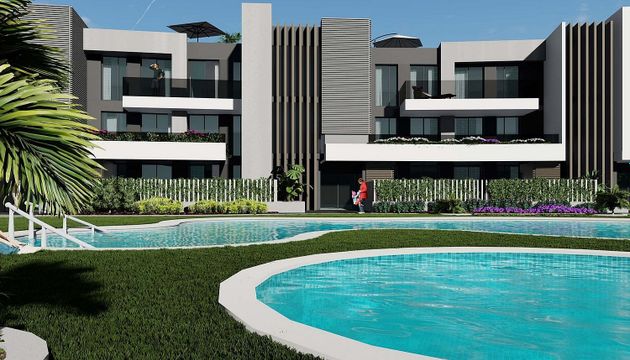 Foto 1 de Venta de piso nuevo en calle Aliso de 4 habitaciones con piscina y jardín