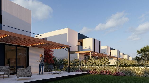 Foto 2 de Casa nova en venda a calle Goleta de 4 habitacions amb piscina i jardí