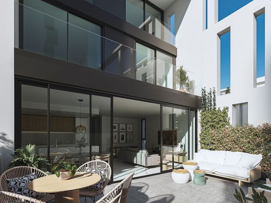Foto 1 de Casa nova en venda a calle Juan Carlos I de 4 habitacions amb piscina